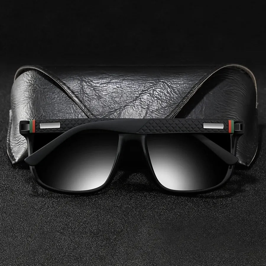 Óculos Zen Classic Óculos Zen Classic - Preto óculos clubmaster, óculos clubmaster masculino, óculos de sol, óculos de sol masculino, óculos de sol masculino original, óculos de sol masculino promoção, óculos masculino, óculos masculino barato, óculos masculino sol, óculos quadrado masculino, óculos quadrado vintage, óculos Ray Ban, óculos retrô, óculos wayfarer classic, óculos wayfarer masculino, óculos wayfarer polarizado