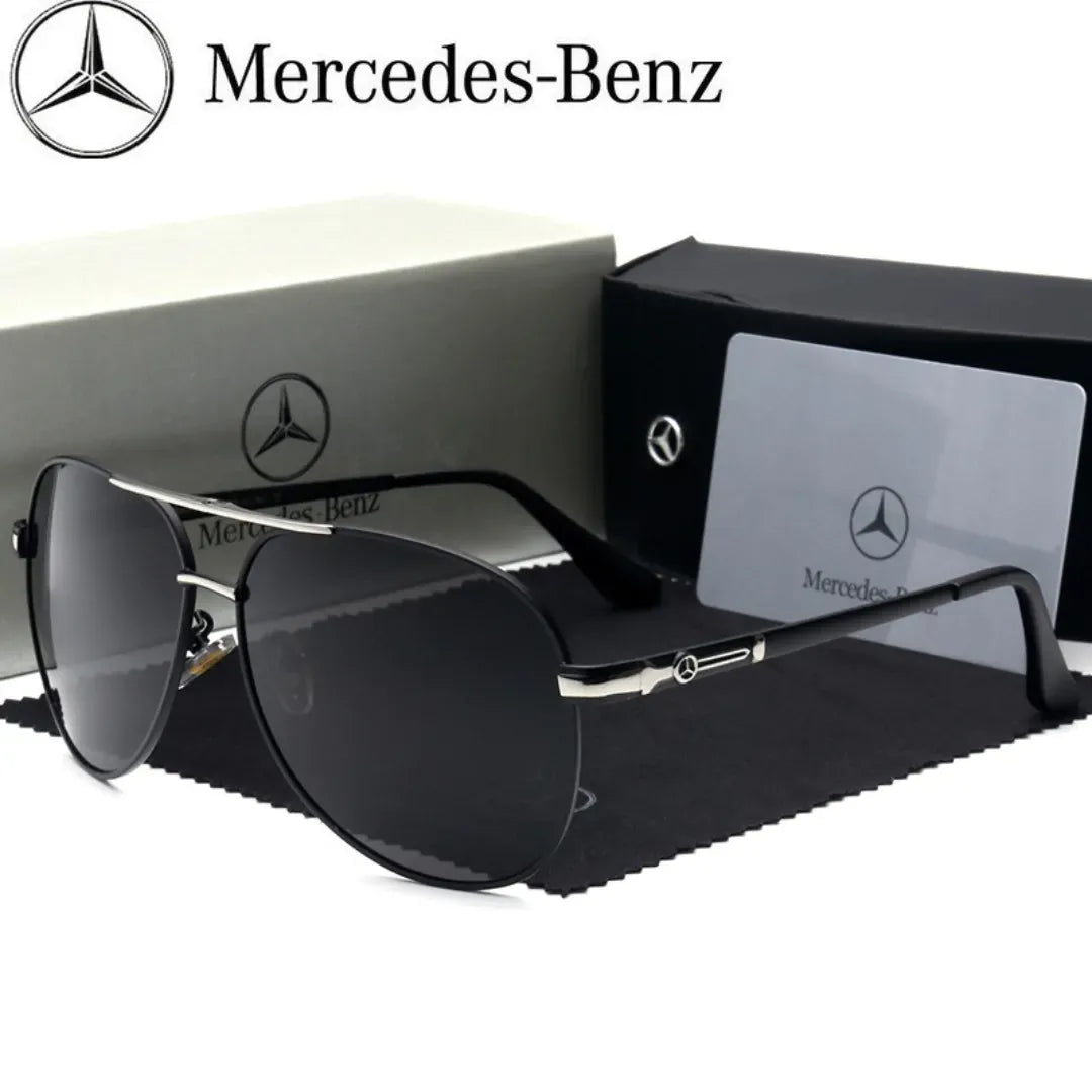 Óculos de sol Mercedes-Benz Premiere com armação preta e lentes escuras, detalhes prateados
