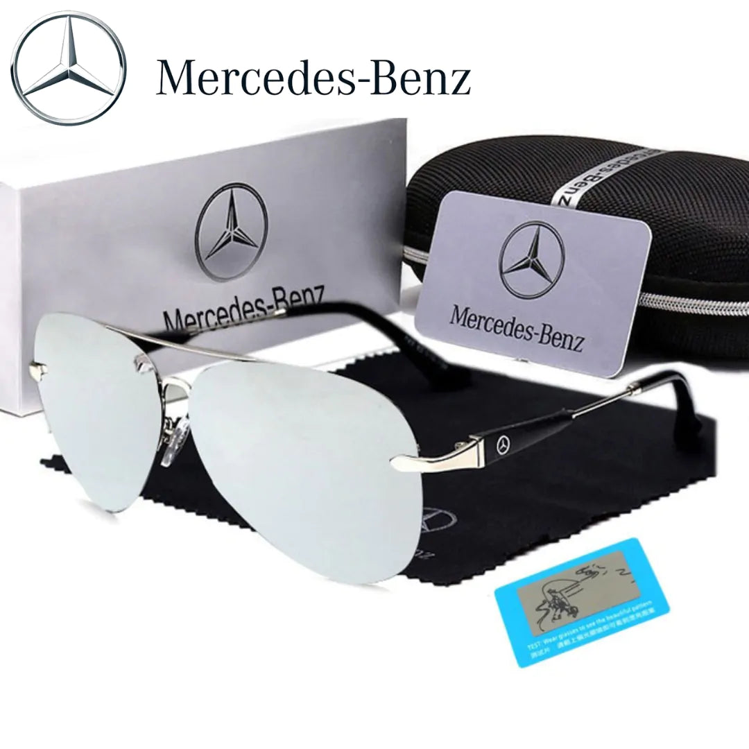 Óculos de sol Mercedes-Benz com armação prateada e lentes espelhadas claras.