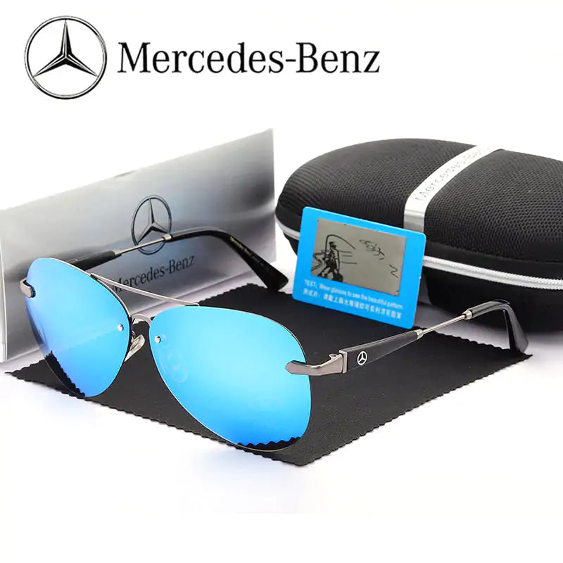 Óculos de sol Mercedes-Benz com armação preta e lentes azuis espelhadas.