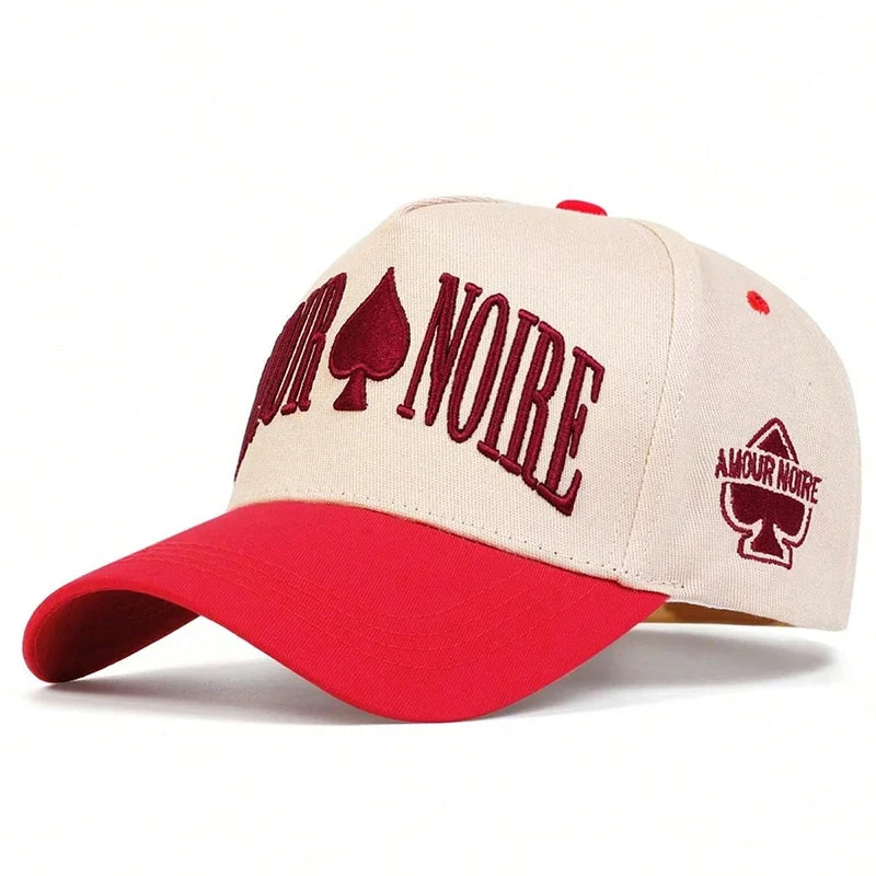 Boné AMOUR NOIRE Aba Curva Boné AMOUR NOIRE Aba Curva - Cáqui e Vermelho 